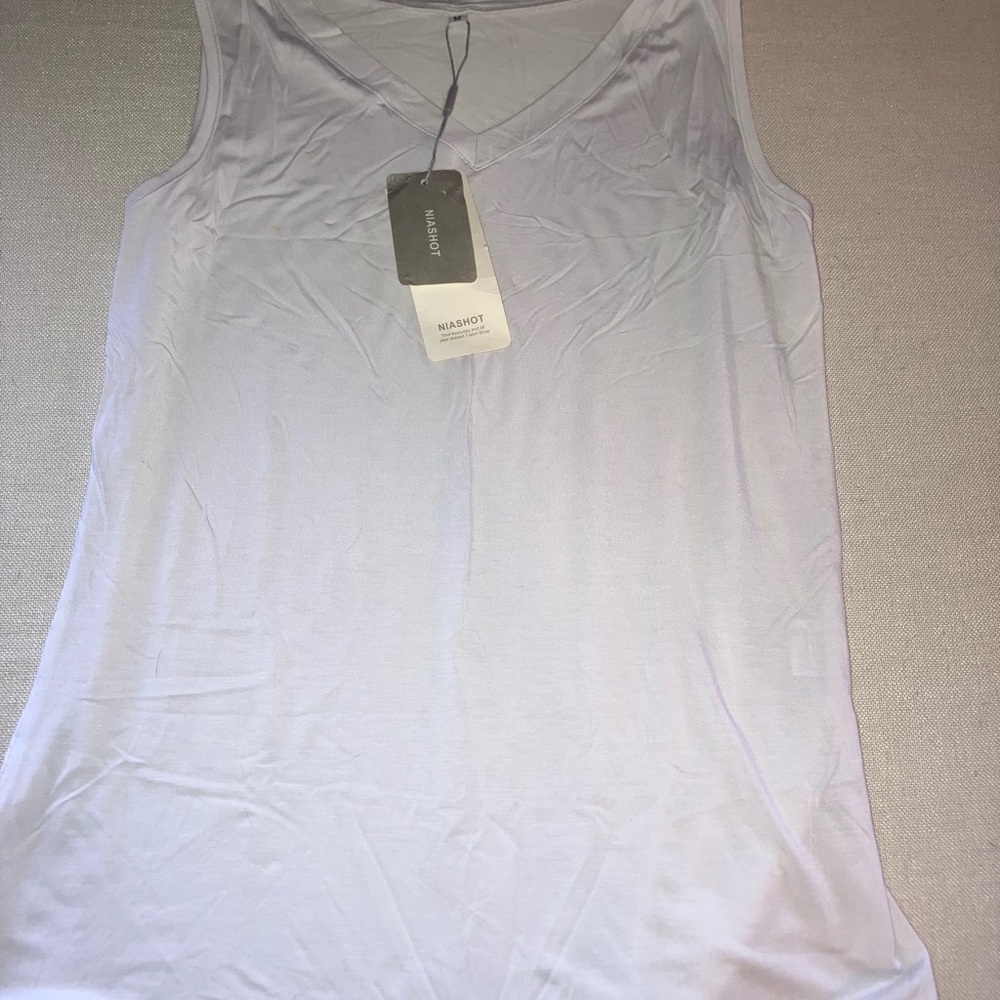 Niashot NWT Women's White V-Neck Top